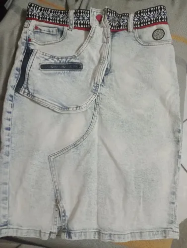 Saia Jeans com Detalhes