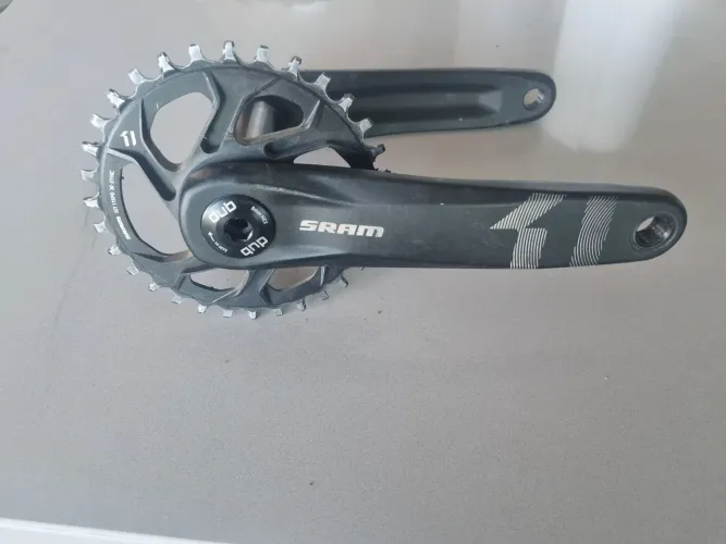 Pedivela sram 175 mm x1 dub com centra truvativ bsa e coroa de alumíniol 
