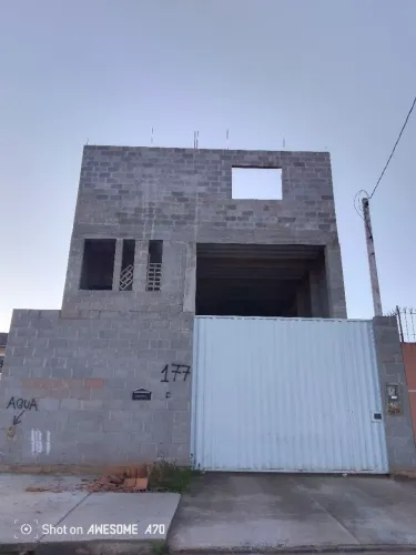 Vendo ou troco barracão industrial com 5 kitnet 