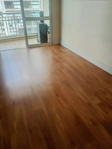 Instalador de laminados ,vinilicos e nivelamentos..