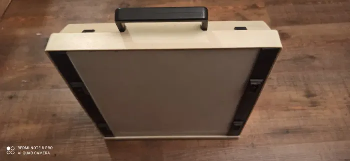 maquina de escrever portatil marca Olimpia modelo traveler de luxe