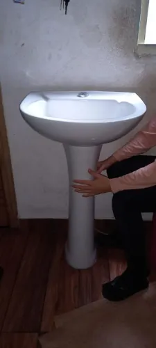 Lavatório de Coluna em Cerâmica