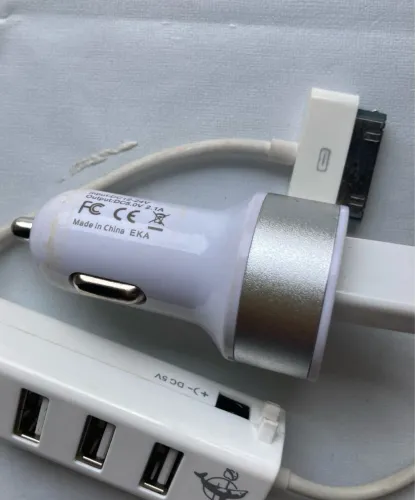 Carregador Veicular e Hub USB para iPhone