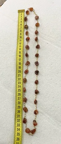 Vende-se Colar de pedra natural Ágata Mel. Com acabamento Dourado.