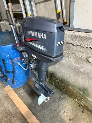 Vendo barco de alumínio e Motor de Popa Yamaha 25HP