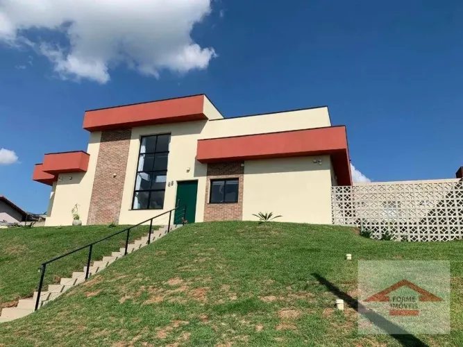 Casa com 4 quartos à venda, 177 m² por R$ 1.500.000 - Condomínio Residencial Montes Claros