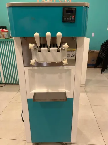 Máquina de sorvete expresso 220 volts bifásico.