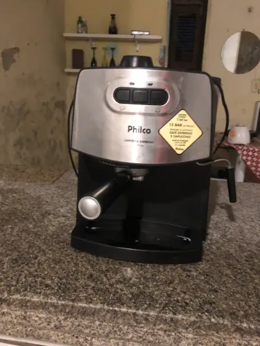 Cafeteira profissional de café expresso. Semi nova.