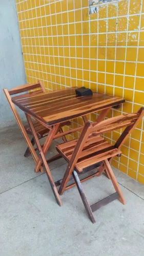 Conjubto de mesas e cadeiras 