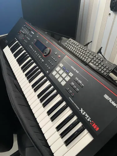 Roland XPS-30 com Capa e Cabo