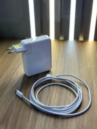 Fonte Apple 140W USB C - Magsafe 3   Completa  Original Apple   Seminova, sem marcas de us