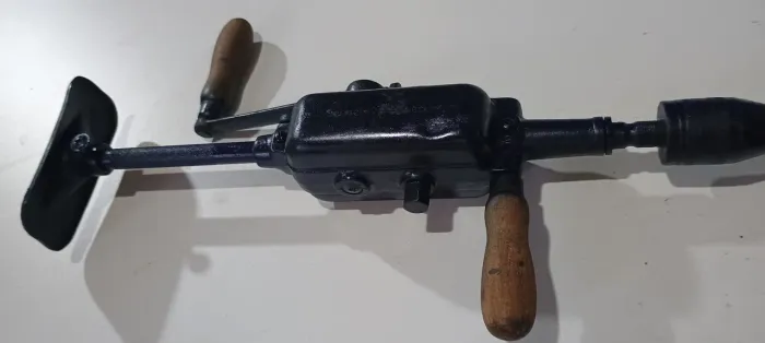 Furadeira de Mão Antiga. Duas velocidades