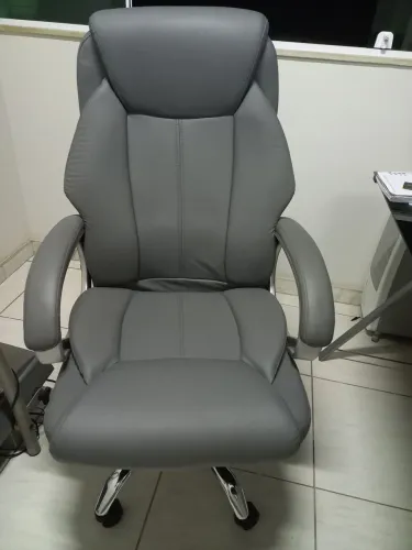 Cadeira diretor em courino