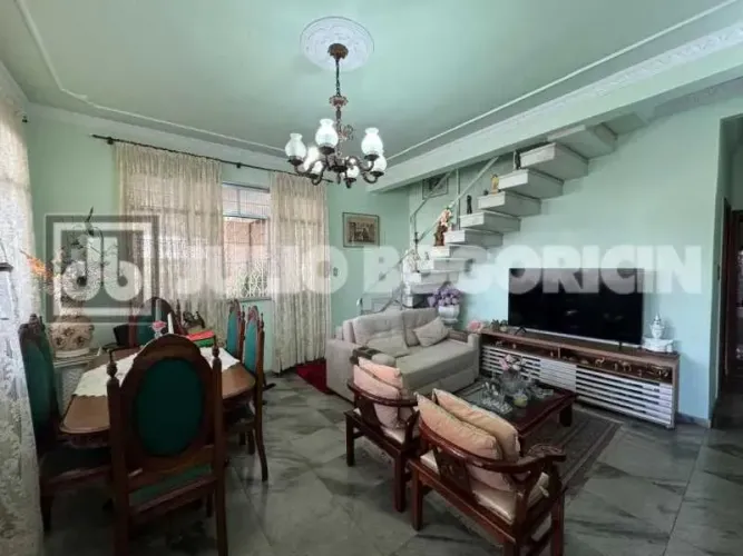 Casa em Condomínio : Duplex / Residencial / Portuguesa