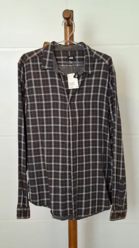 Camisa xadrez preta e branca H&M tamanho G