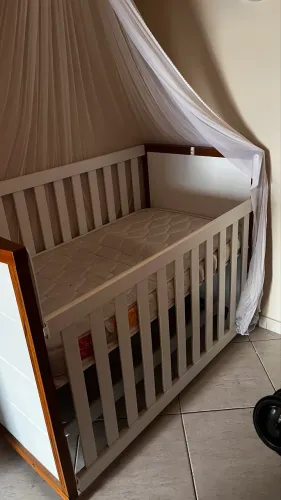 Vendo Berço + dorsel c/ mosquiteiro + 3 nichos 