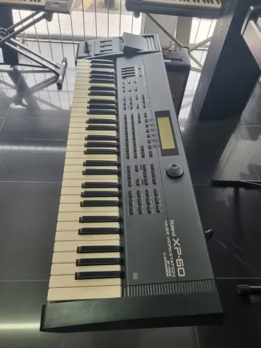 Teclado Roland XP-60 expandindo 