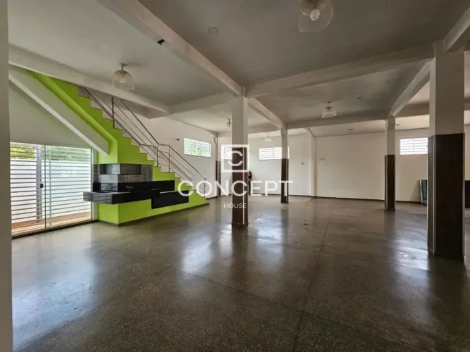 Salão comercial para LOCAÇÂO 571 m² com estacionamento no Jardim Petrópolis.