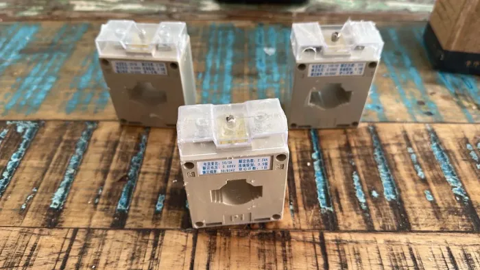 Três Transformadores de Corrente 50/5A 0.66KV
