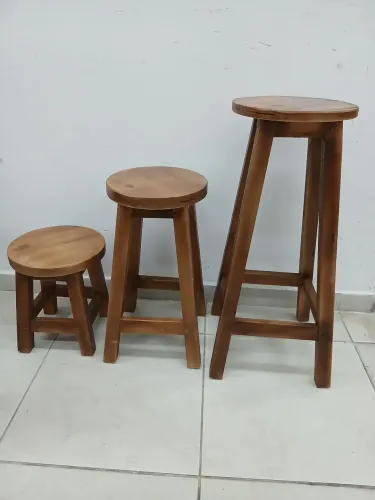 Conjunto de Banquetas de Madeira Maciça