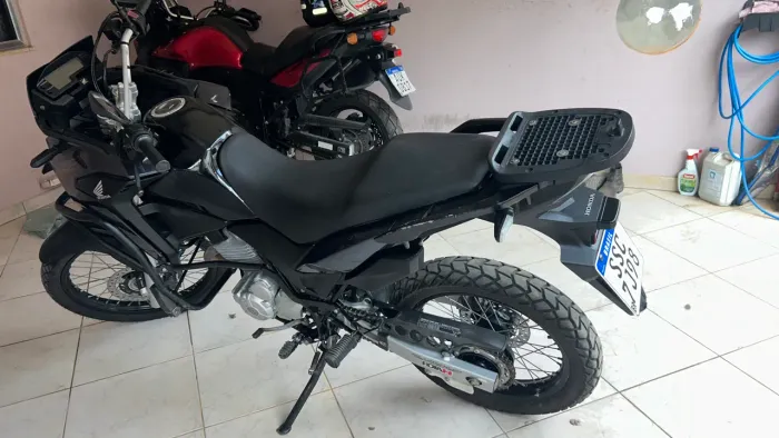 Moto baixa km  com histórico de leilão por furto, moto está segurada em 95 % da fipe 