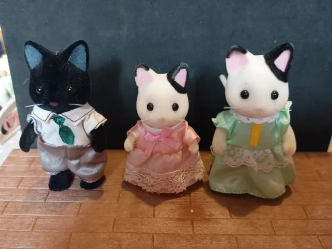 Sylvanian Families Família Gato Malhado Tuxedo Original