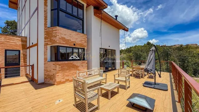 Casa Nova em Condomínio Fechado em Campos do Jordão