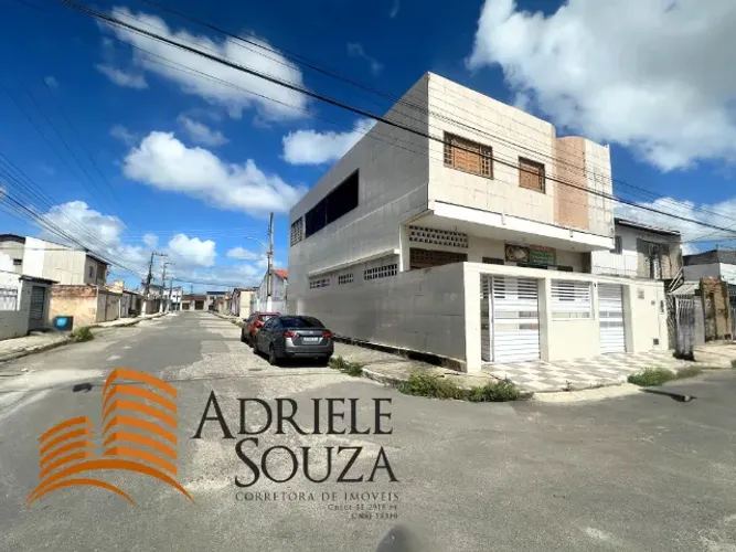 Vendo Casa Mista com 4/4 sendo uma suíte e salão Comercial no conjunto Bugio 
