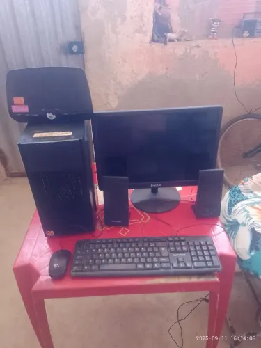 Vende-se computador semi novo ou troco por outra coisa dependendo do que for 