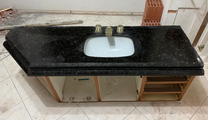 Bancada de granito e pia para banheiro 