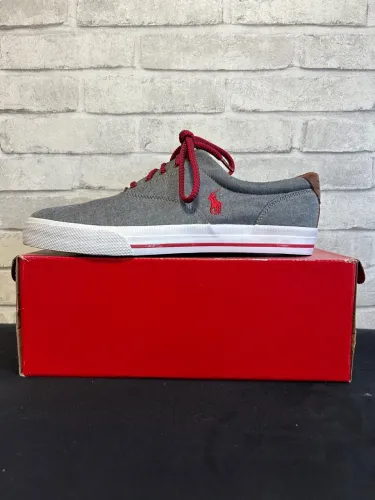  Tênis Polo Wear Cinza com detalhes em vermelho