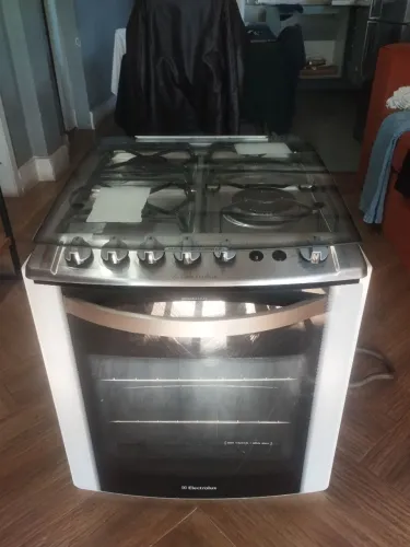 Fogão Eletrolux 4 Bocas (Modelo 56 TBE), de Embutir, com o gabinete.
