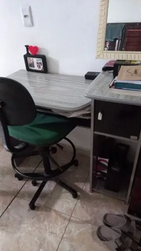 Escrivaninha / mesa de estudo