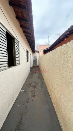 Vende-se casa com ótima estrutura na Avenida Orlando Ranieri!