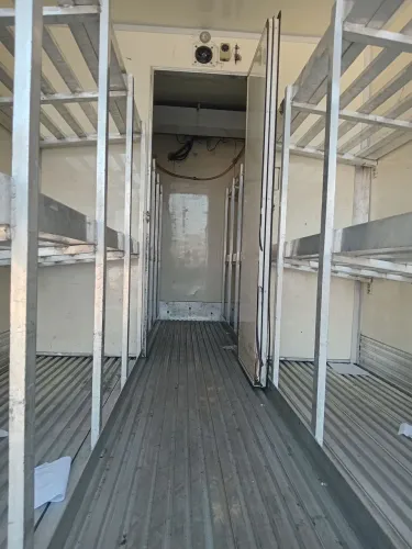Vendo prateleiras para baú refrigerado. 