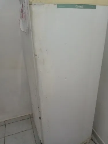 Vendo uma geladeira parada
