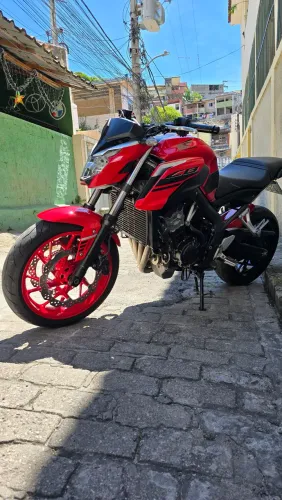 Vendo cb 650 moto única com baixo km nao aceito troca