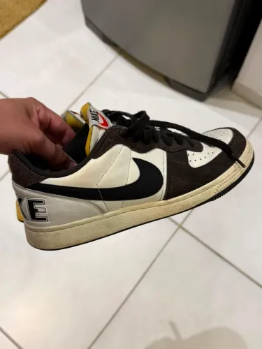 Tênis Nike Braço/Marrom