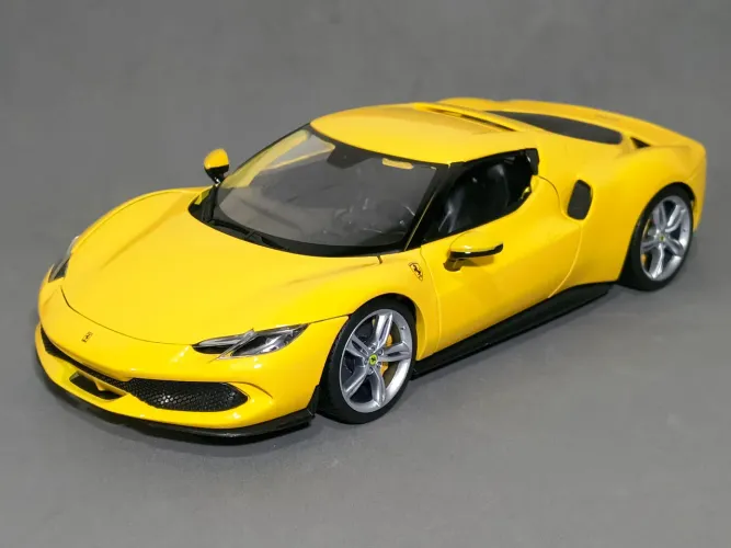 Miniatura Ferrari 296 GTB 1:18 Bburago Amarelo