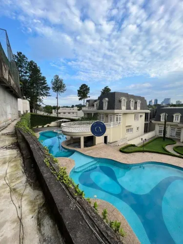 Casa para venda ou locação no Tamboré III em Santana de Parnaíba.