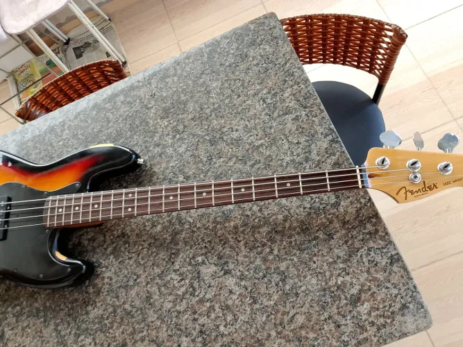 Baixo fender Squier