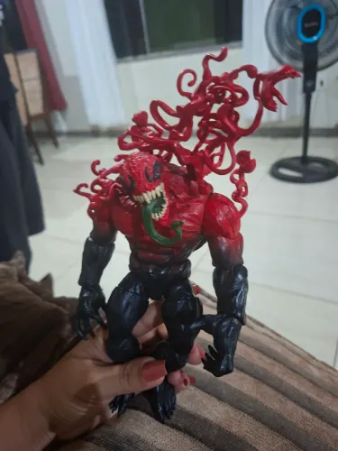 Boneco venon carnage