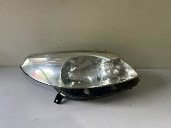 Farol direito Sandero 2012/2013/2014