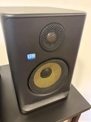 Par de Monitores de Áudio KRK Rokit 5 G5 (RP5G5) - Excelente Estado