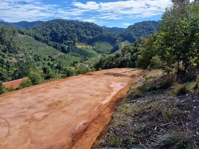 Terreno em PONTO ALTO - PARAJU, com Platô Pronto para Construir.