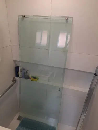 Box Banheiro com Película e Kit Reto Cromado