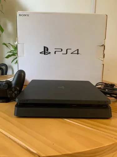 PS4 (caixa) + HD EXTERNO + jogo