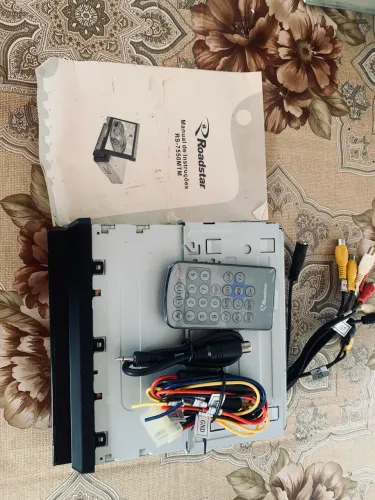DVD automotivo retrátil Roadstar, modelo RS-7550MTM,