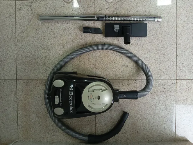 Aspirador Easybox 1600w (com defeito)