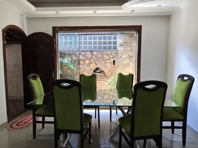 CASA À VENDA 4 QUARTOS, SUITE, HIDROMASSAGEM,PISCINA, 2 VAGAS, AREA 250m² ESPIRÍTO SANTO/B